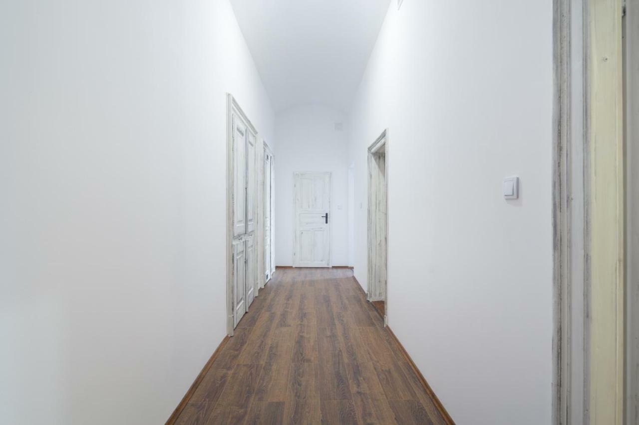 Dom Sapiehy Aparthotel คราคูฟ ภายนอก รูปภาพ