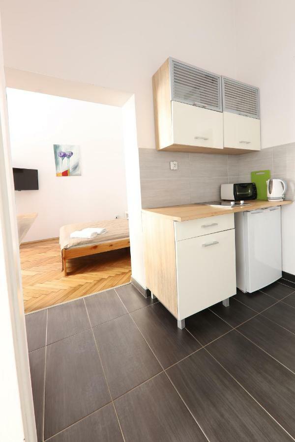 Dom Sapiehy Aparthotel คราคูฟ ภายนอก รูปภาพ